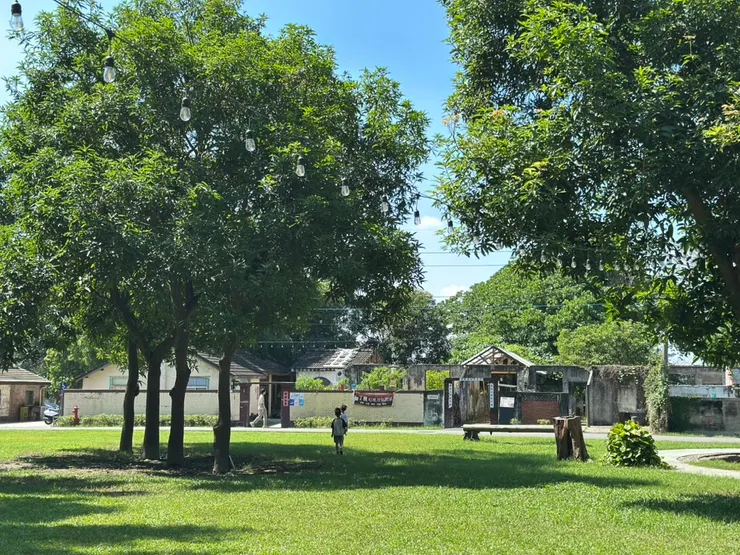 虎尾建國一村是日治時代就留下來的眷村，目前已改建為文創基地，下篇會詳細介紹