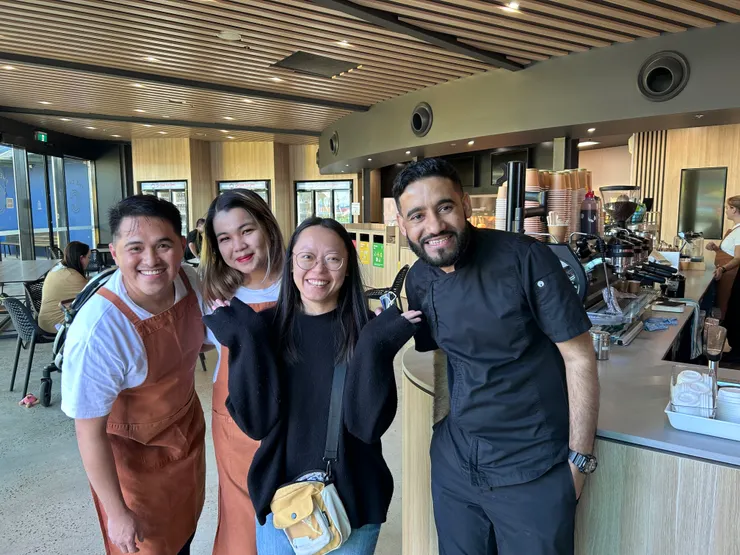 爽爽工作的咖啡廳與同事們XD