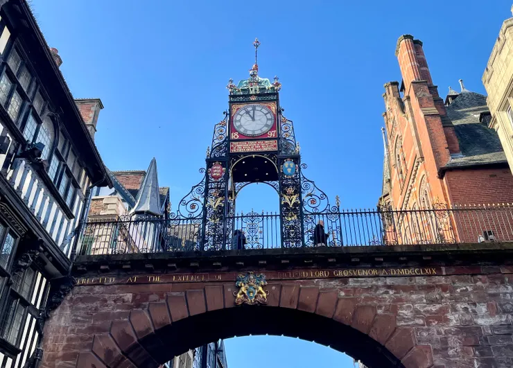 東門鐘塔 (Eastgate Clock)