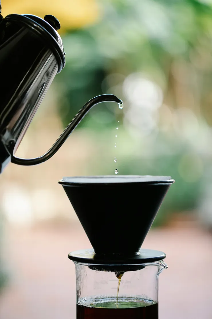 注水高度的藝術：提升你的手沖咖啡體驗