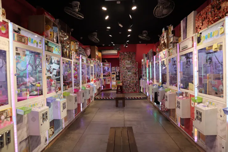 麥當勞旁的文青風夾娃娃機店