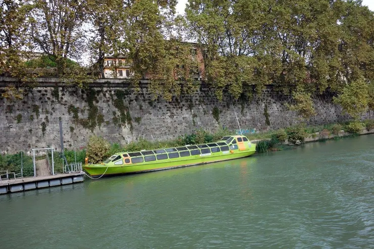 到台伯河搭乘遊船