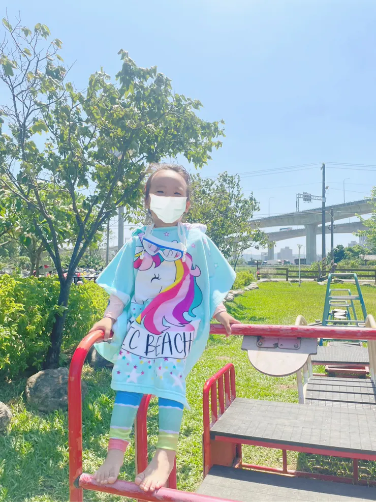 人生很漫長，在往前看的同時，別忘了回頭撫平舊時的傷口。