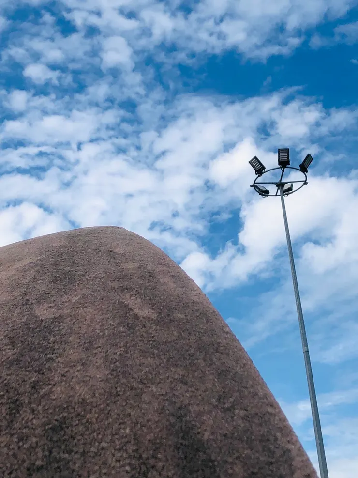 浮雲稍縱即逝，下一秒你不再是你。