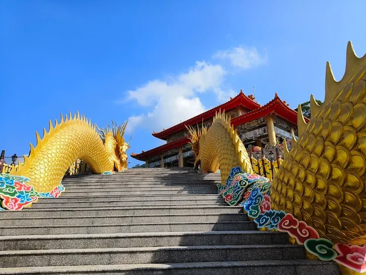 雙金龍與階梯（圖片截圖於網路）