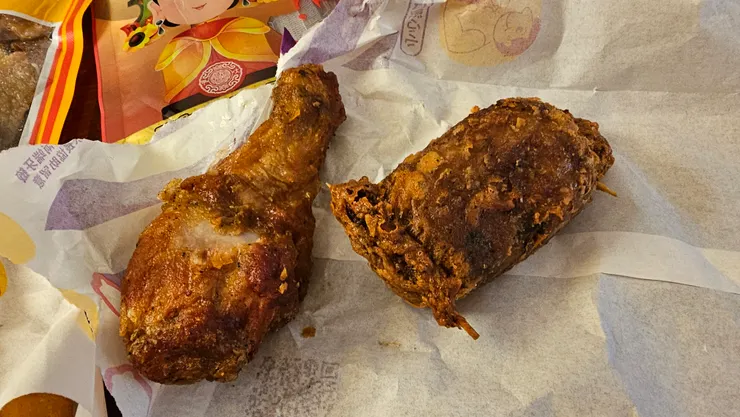 頂呱呱的炸雞腿和呱呱包!