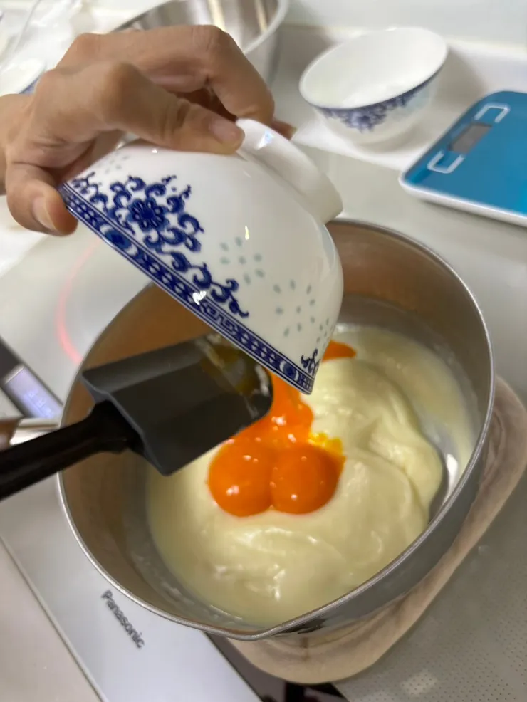 加入蛋黃