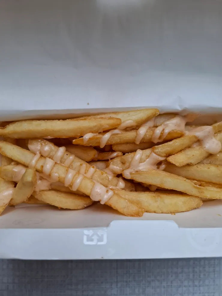 美味食物,就讓我有元氣。 摩斯的明太子薯條真好吃。