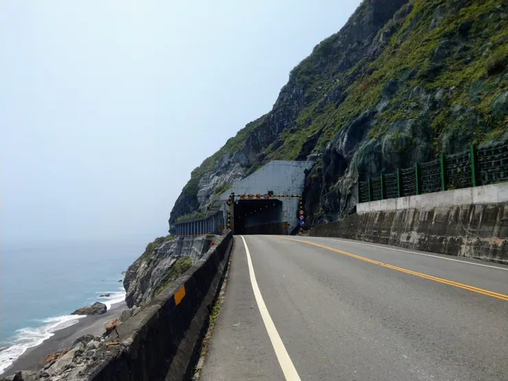 前方是和中隧道前的明隧道。