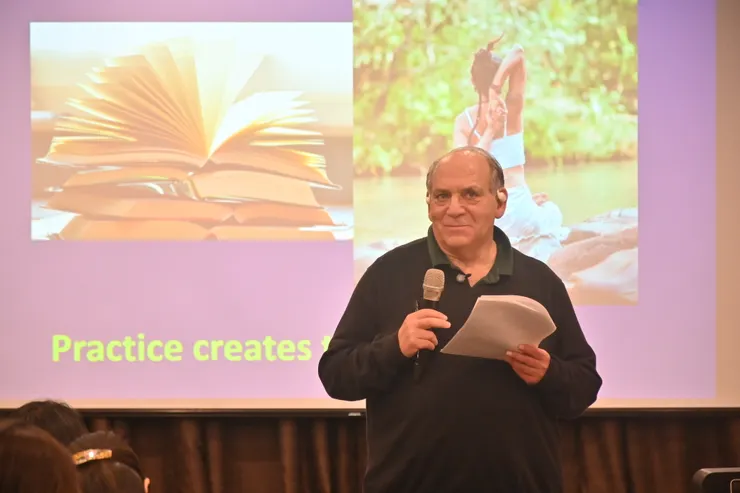 安德魯．韓 作者