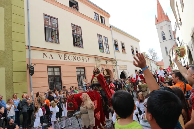 捷克Znojmo每年9月底的秋季慶典，是當地一大盛事