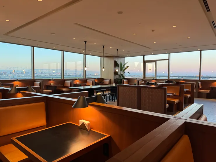 內部的裝潢就和其他國泰經營的貴賓室一樣 沉穩大方