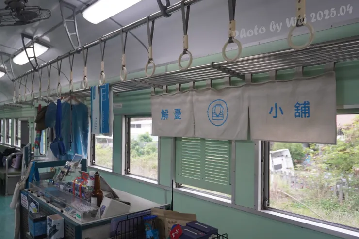 火車上的販賣處，每樣商品都設計得好精緻!我在這裡手滑買了好多東西~