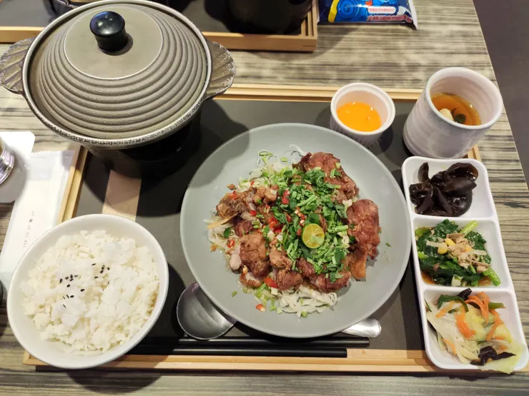  異人館成大店 泰式酸辣椒麻雞