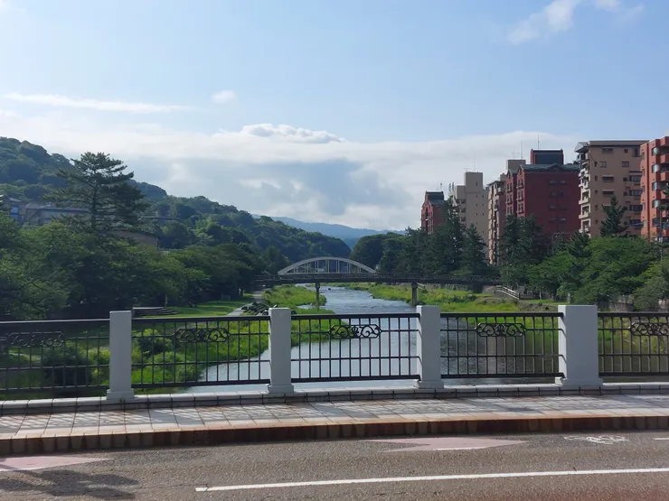 白天從橋上拍的美景