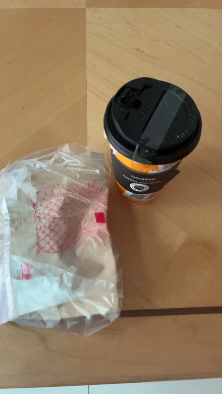 愛心雞蛋糕跟拿鐵，雞蛋糕+oreo 79元才兩個 有夠坑