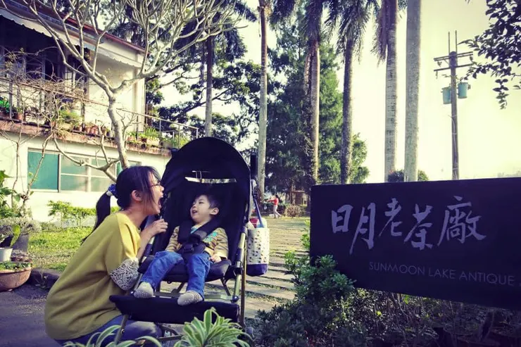 不怕麻煩一樣可以遊山玩水，三歲多用的特製推車。2015