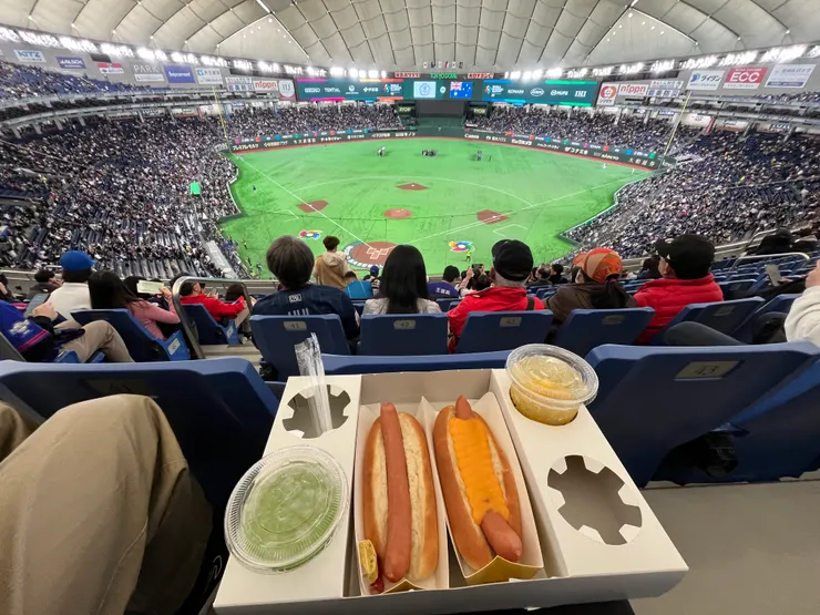 買了熱狗堡&氣泡飲，味道跟價格就是球場食物該有的水準。