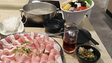 [基隆美食]GOOGLE MAP獲得四點六顆星好評的鮮牧火鍋