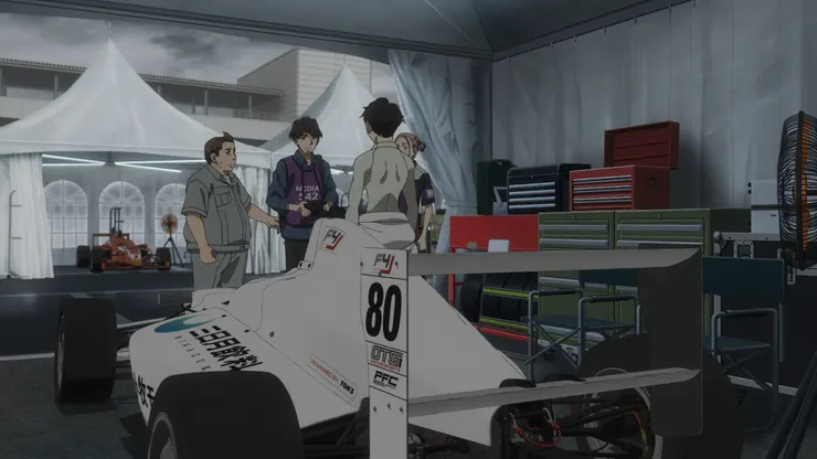 孝哉與悠因使用何種輪胎應對雨天起爭執。