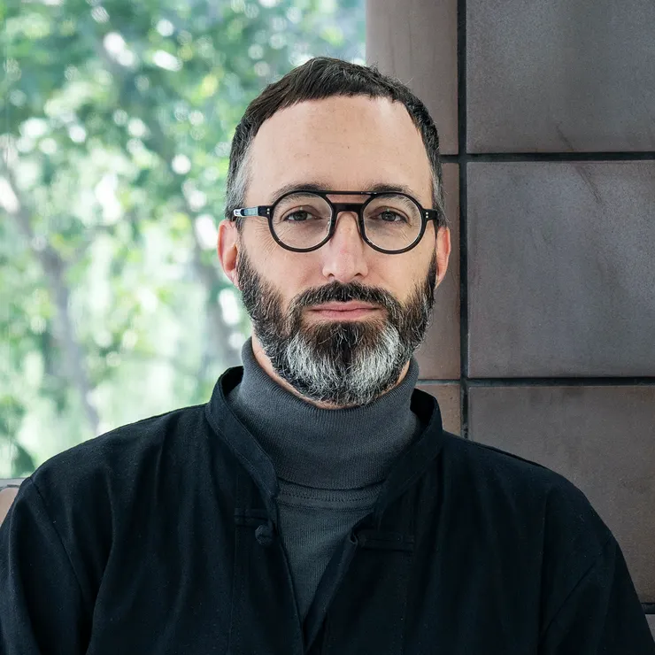 via https://www.karimoku-newstandard.jp/wp-content/uploads/2022/06/WEB_Portrait_David-Glaettli.jpg