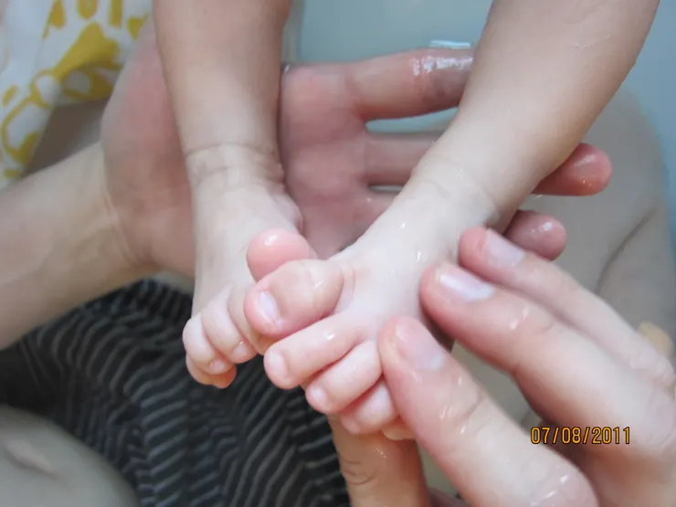 3500公克左右的小祐非常迷你。