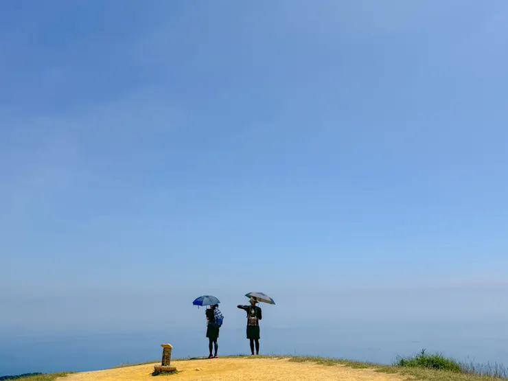 福德山三角點旁，正芬和有錢賞景中～