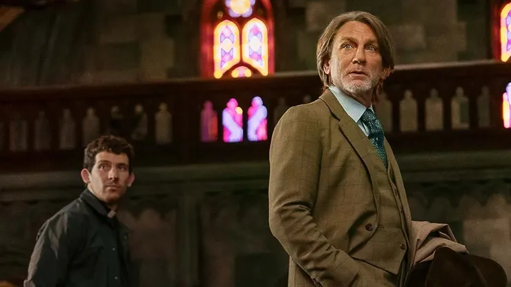 這次,案件不再只是被破解,而是把人拉進理性與信仰之間。