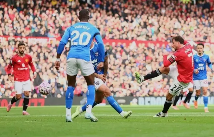 美臣邁治抽射破網助曼聯領先1:0