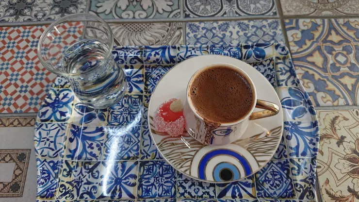 土耳其餐廳的土耳其咖啡