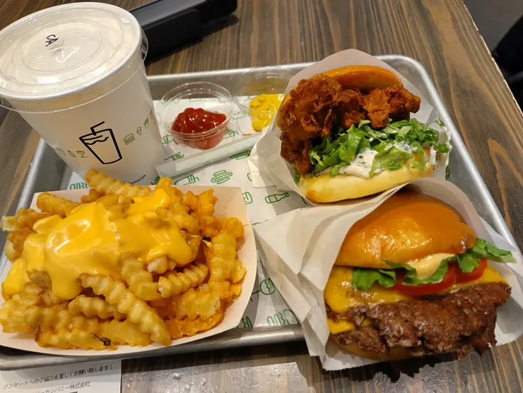 雞肉堡+雙層牛肉起司堡+起司薯條+焦糖奶昔