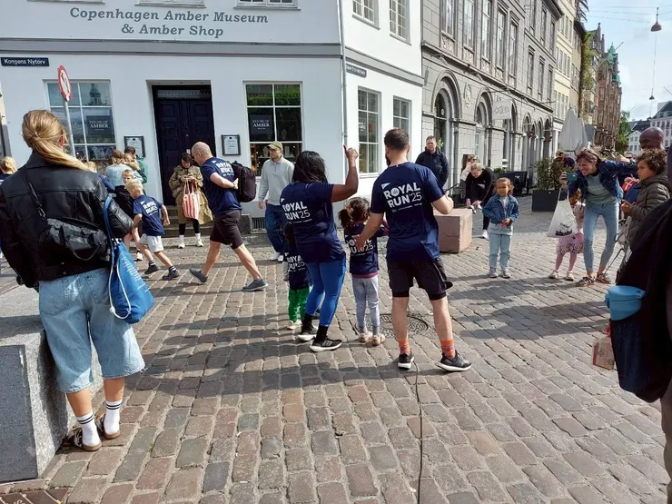 老中少全家動員