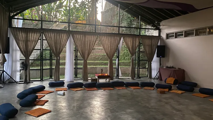 第二次上課的教室跟第一次不同,這間更大、更開闊