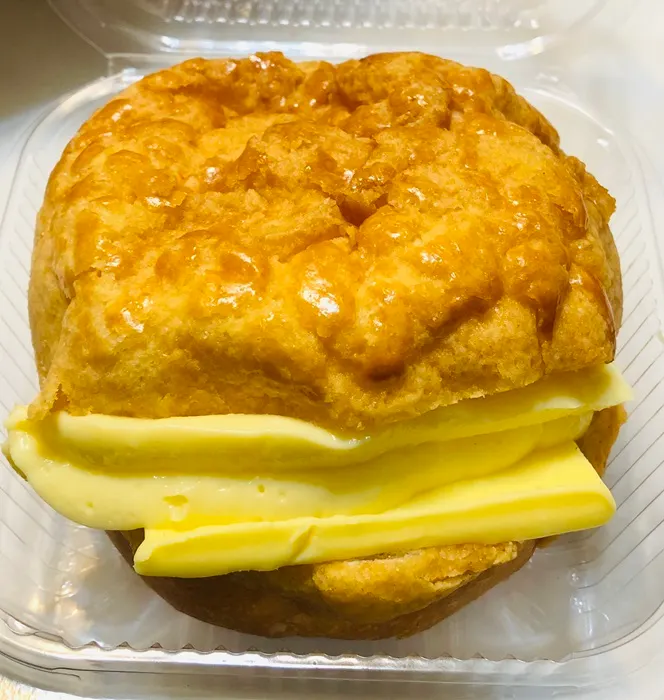 香濃卡士達菠蘿油。（擺渡冰室）