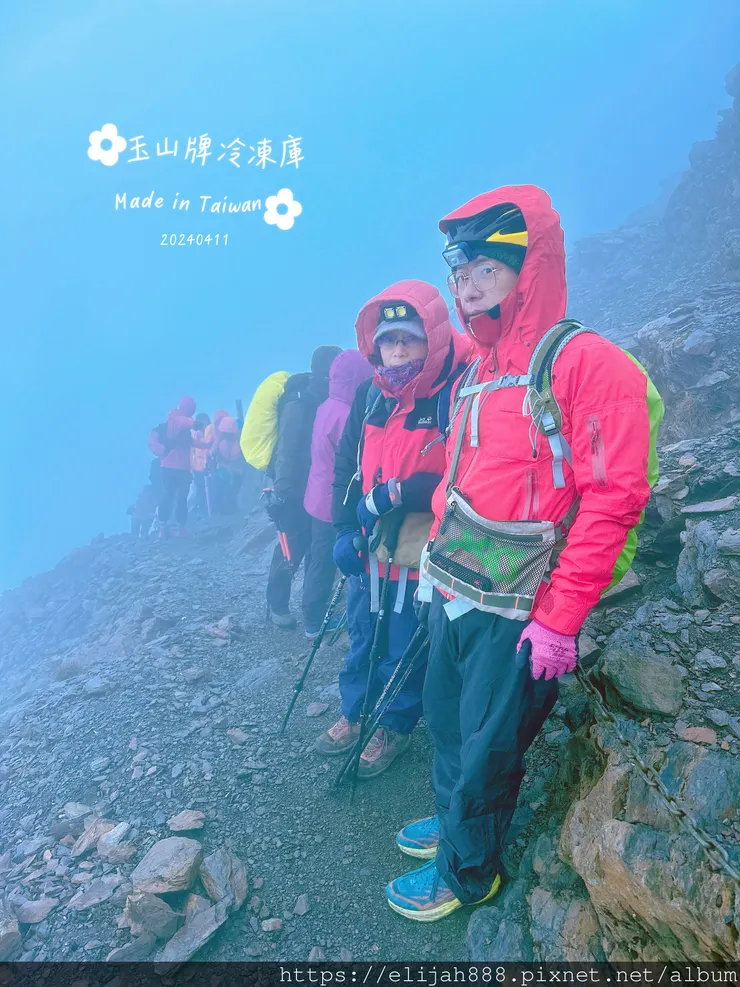 【玉山主峰西峰.兩天兩夜】冷到爆炸的玉山主峰賞雲海/一直走花