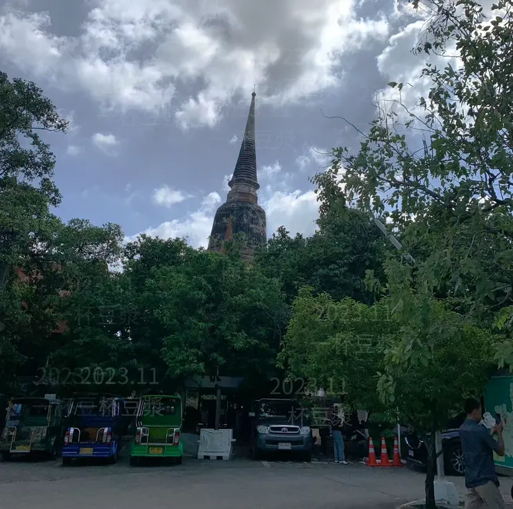 崖差蒙空寺遠看就知道塔已經歪斜