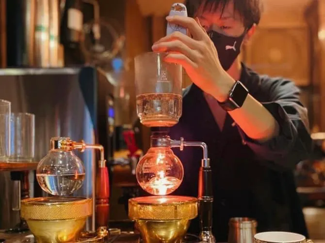 《LiLo Coffee Kissa》虹吸壺