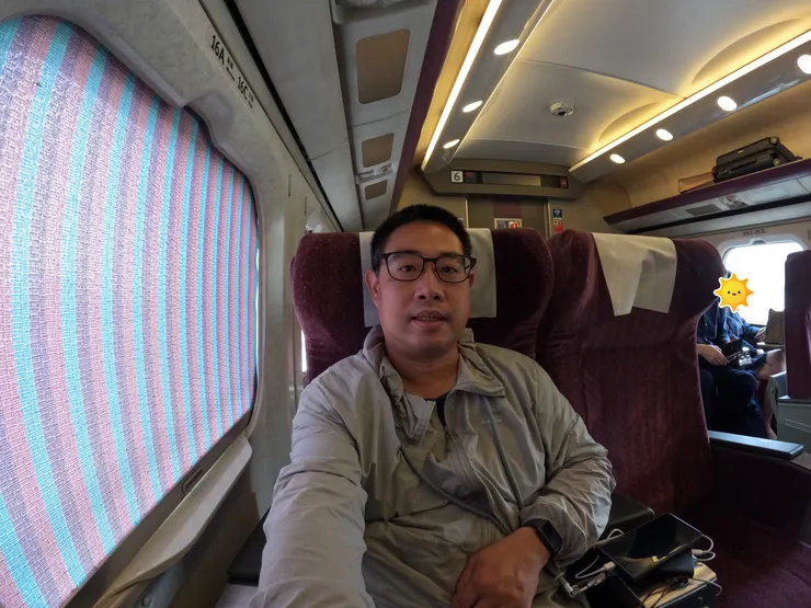 我在高鐵的商務車廂!我很喜歡高鐵!所以請高鐵的螺絲務必拴緊!