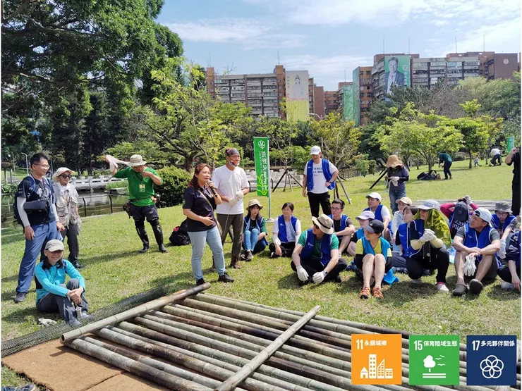 青年公園的主管單位──青年所的王淑雅主任也到場激勵大夥兒士氣