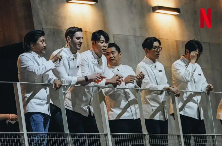 節目一開始，先區分成「黑」與「白」兩個階級；隨著節目漸漸白熱化，階級漸漸被打散，還有黑與白團隊合作的精采環節。