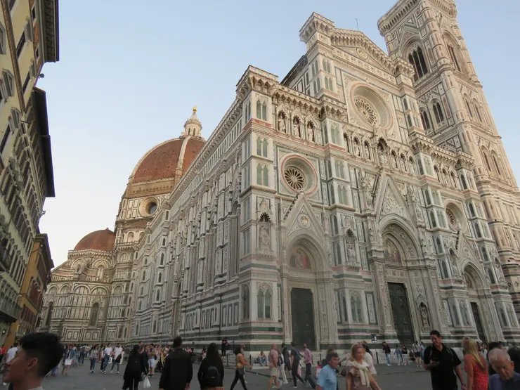  聖母百花聖殿廣場