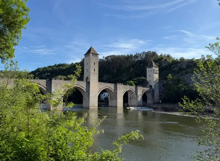 一座動人的老橋