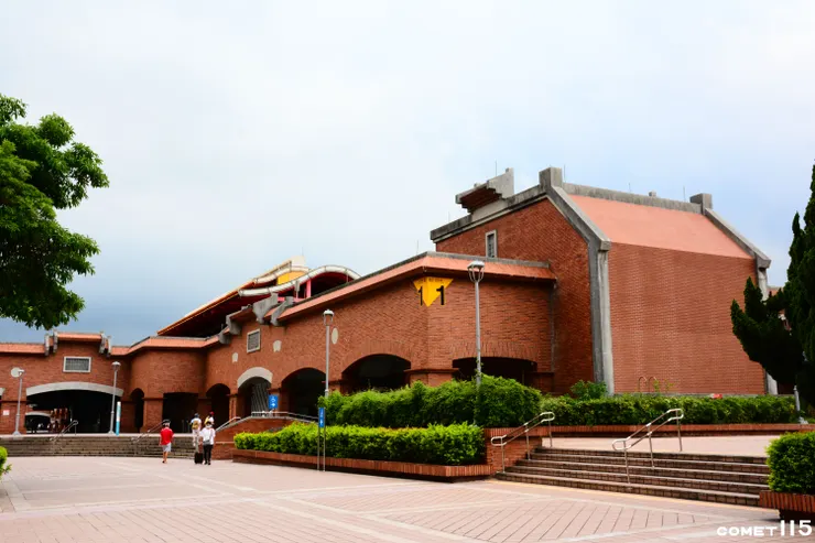 捷運站前廣場為火車站站房遺址