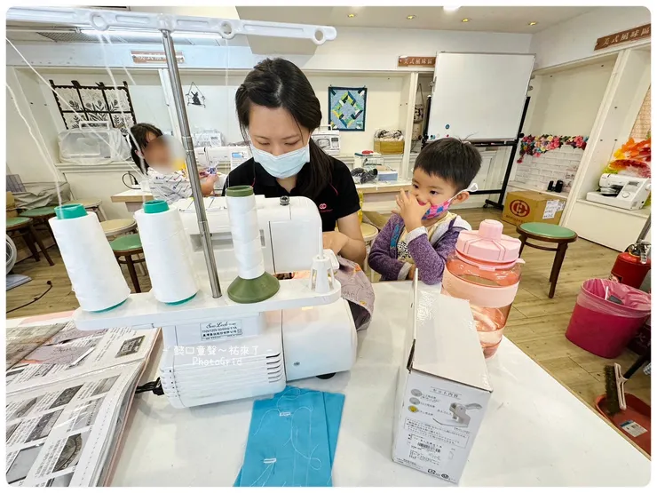 由於拷克機速度很快主要由現場老師操作。〔2023夏令營〕