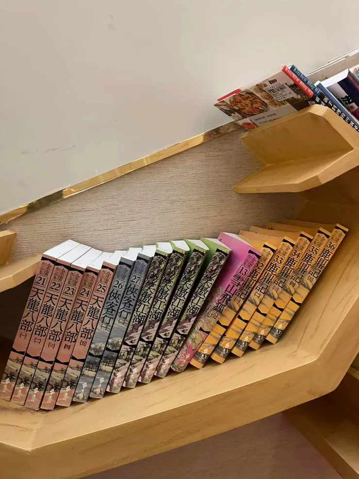 有圖書區;很少人用