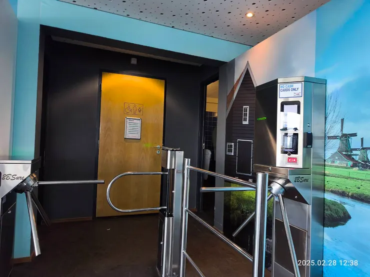 贊代克風車村內的廁所