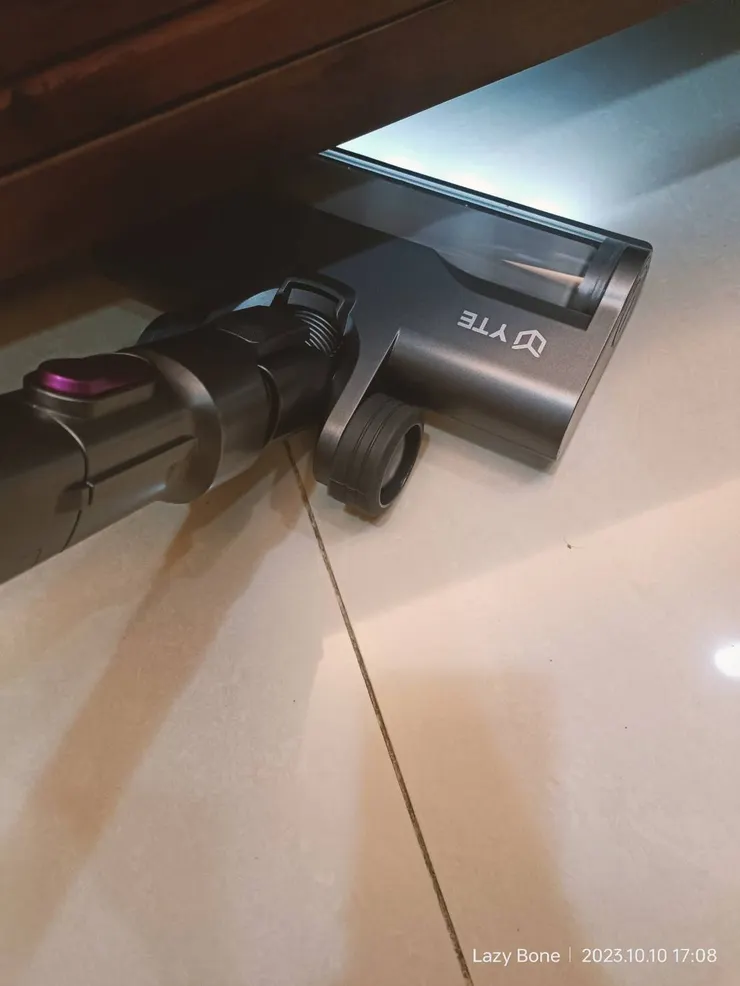 YTE無線高速渦輪吸塵器HC-1810E──內建LED探照頭燈