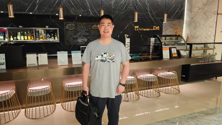我在台中李方艾美酒店的酒吧前!