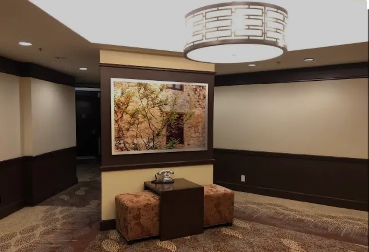 14 樓（實為 13 樓）傳聞仍有護士與病患的幽靈在該樓層遊蕩。