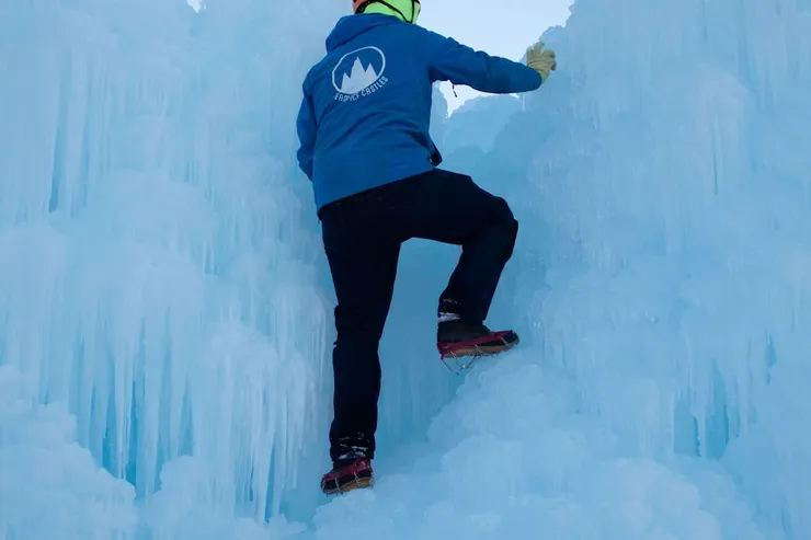 主角堅持共享體驗，將挑戰登頂的的艱苦歷程分享出去